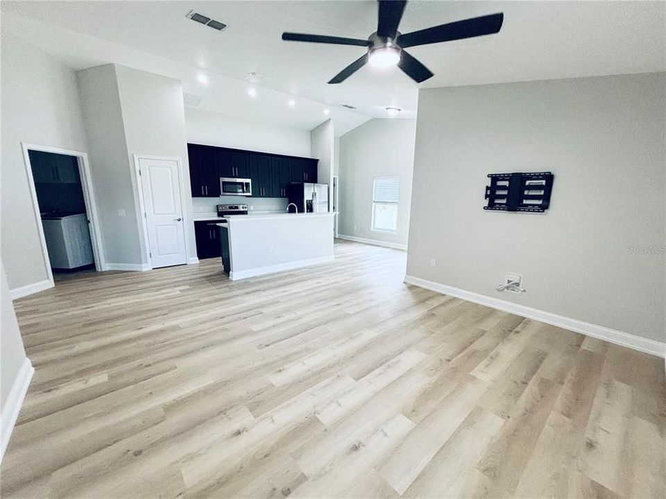For Rent: $2,300 (3 beds, 2 baths, 1507 Square Feet)