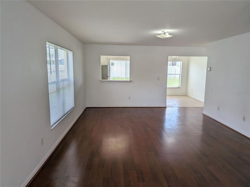 For Rent: $1,950 (4 beds, 2 baths, 1440 Square Feet)