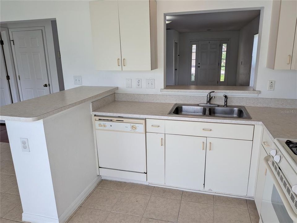For Rent: $1,950 (4 beds, 2 baths, 1440 Square Feet)