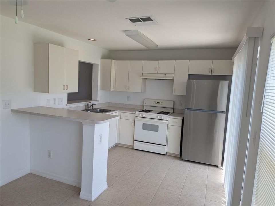 For Rent: $1,950 (4 beds, 2 baths, 1440 Square Feet)