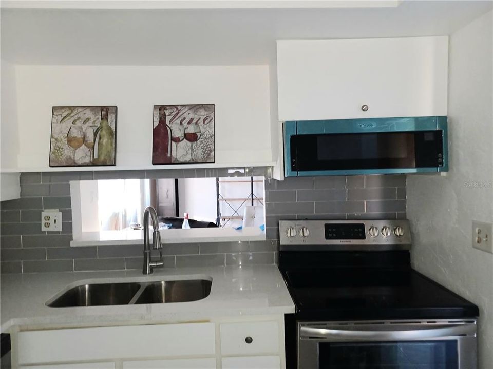 На продажу: $176,900 (2 спален, 1 ванн, 987 Квадратных фут)