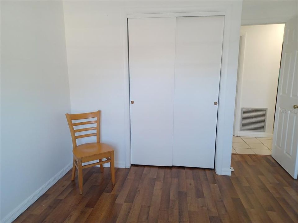На продажу: $176,900 (2 спален, 1 ванн, 987 Квадратных фут)