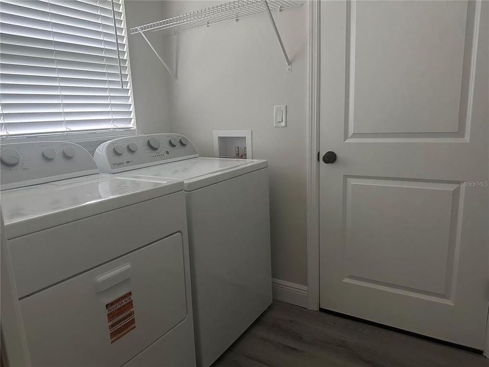 В аренду: $2,200 (4 спален, 2 ванн, 1721 Квадратных фут)