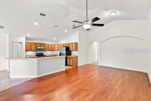 For Sale: $370,000 (4 beds, 3 baths, 1882 Square Feet)