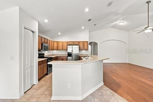 For Sale: $370,000 (4 beds, 3 baths, 1882 Square Feet)