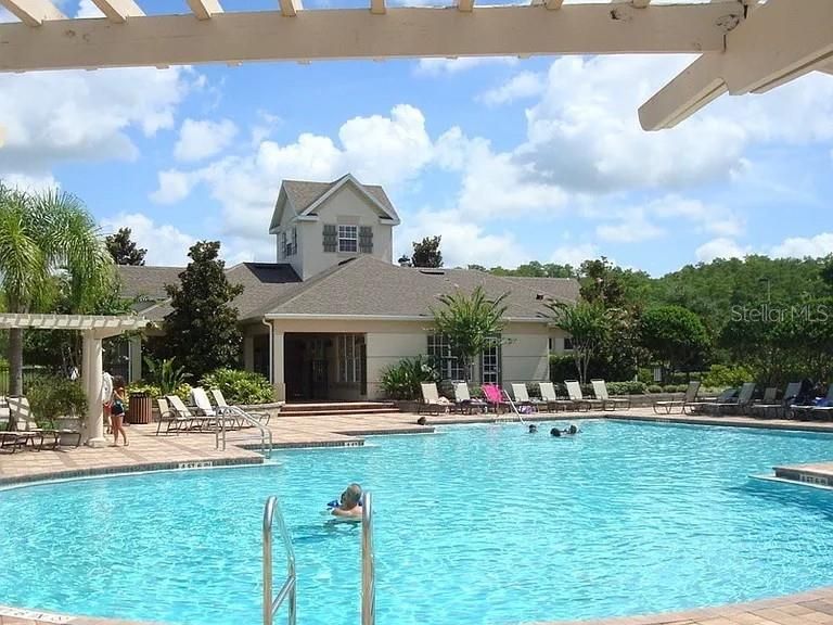 For Rent: $2,450 (3 beds, 3 baths, 1686 Square Feet)