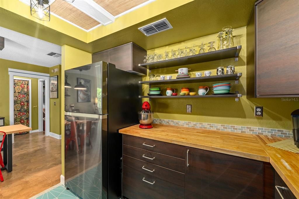For Sale: $499,000 (3 beds, 2 baths, 1868 Square Feet)