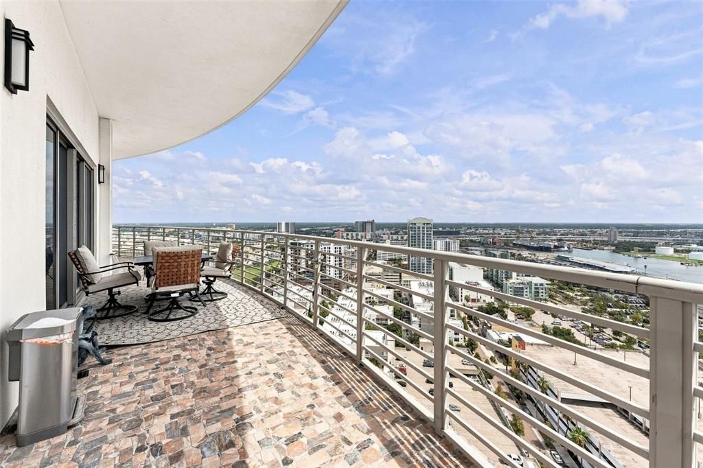For Rent: $6,500 (3 beds, 3 baths, 1733 Square Feet)