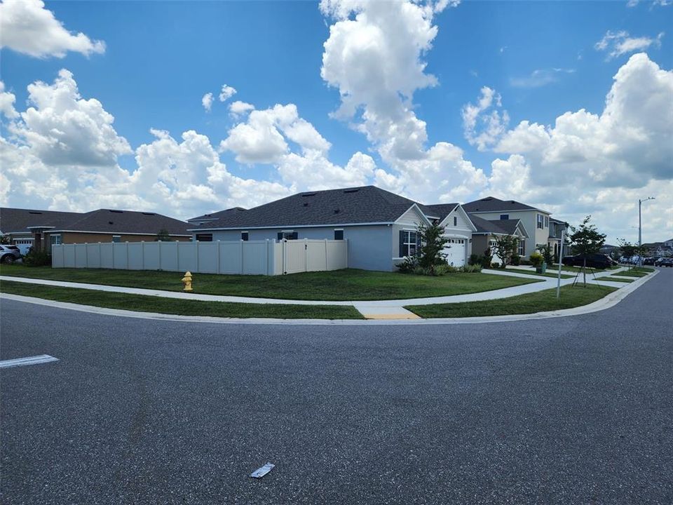 For Rent: $2,300 (4 beds, 2 baths, 1830 Square Feet)