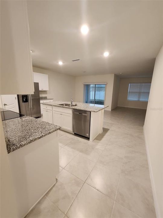 For Rent: $2,300 (4 beds, 2 baths, 1830 Square Feet)