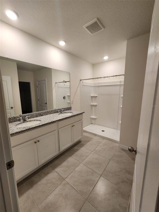 For Rent: $2,300 (4 beds, 2 baths, 1830 Square Feet)