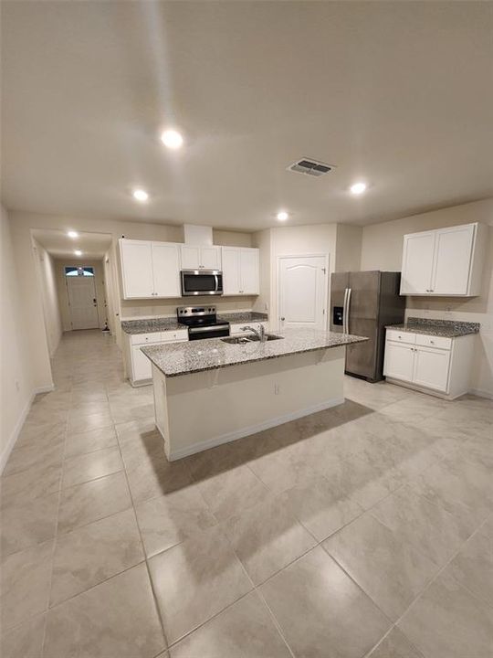 For Rent: $2,300 (4 beds, 2 baths, 1830 Square Feet)