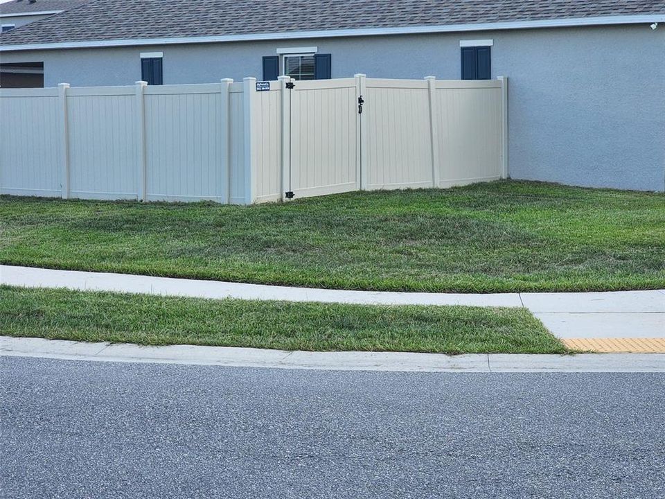 For Rent: $2,300 (4 beds, 2 baths, 1830 Square Feet)