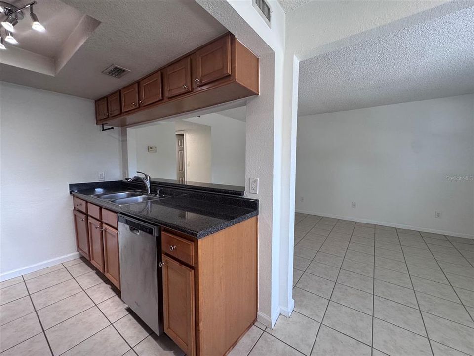 В аренду: $1,395 (2 спален, 1 ванн, 930 Квадратных фут)