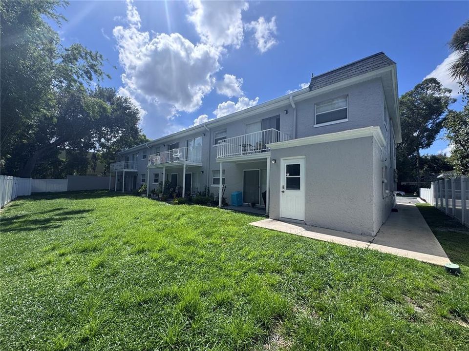 В аренду: $1,395 (2 спален, 1 ванн, 930 Квадратных фут)