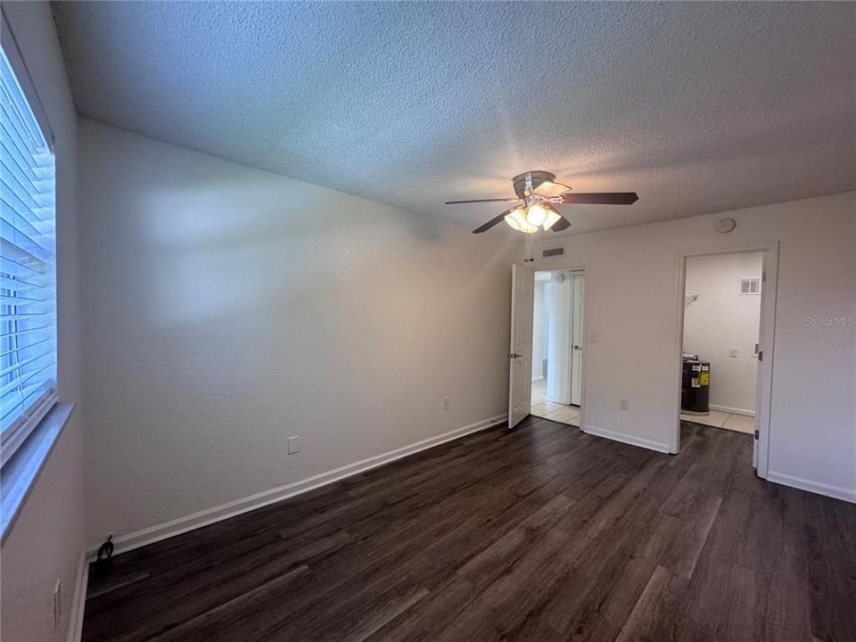 В аренду: $1,395 (2 спален, 1 ванн, 930 Квадратных фут)