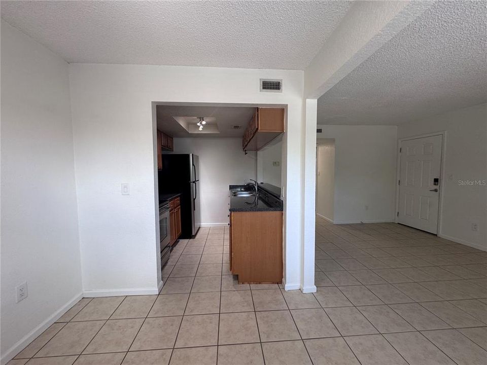 В аренду: $1,395 (2 спален, 1 ванн, 930 Квадратных фут)