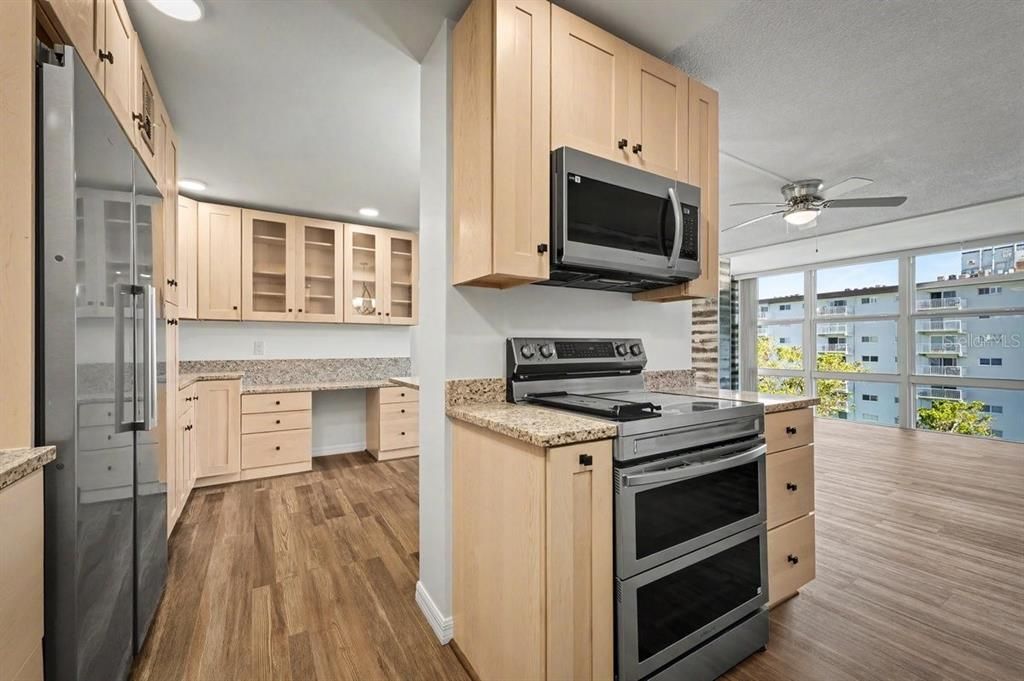 For Sale: $209,999 (2 beds, 2 baths, 1038 Square Feet)
