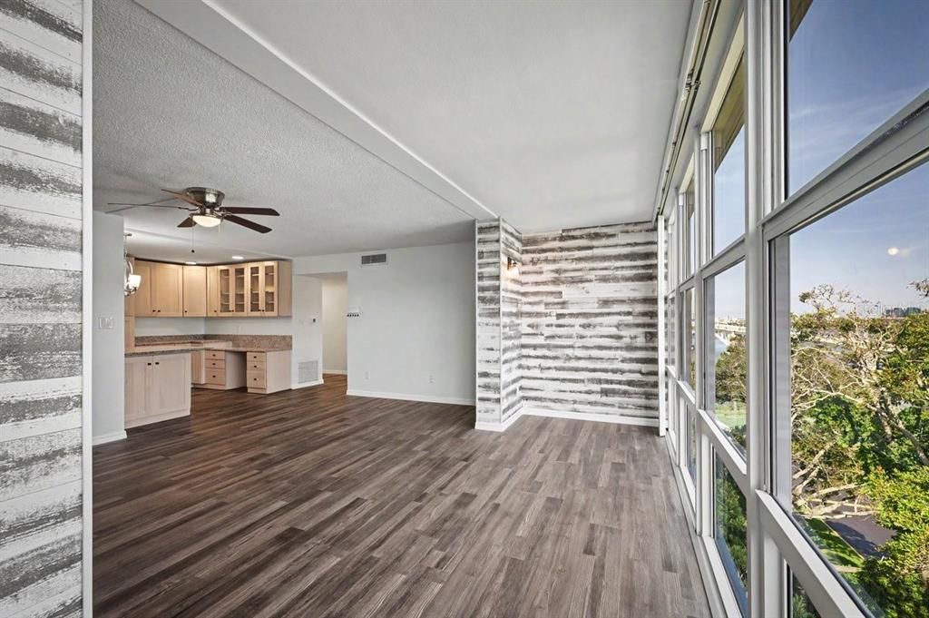 For Sale: $209,999 (2 beds, 2 baths, 1038 Square Feet)