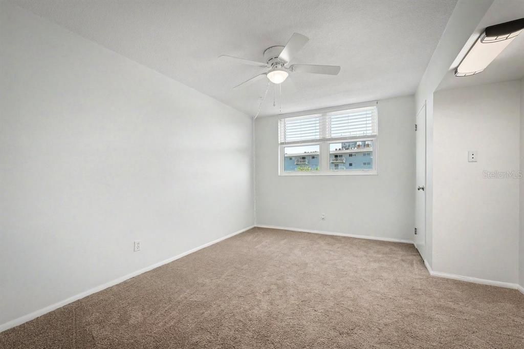 For Sale: $209,999 (2 beds, 2 baths, 1038 Square Feet)