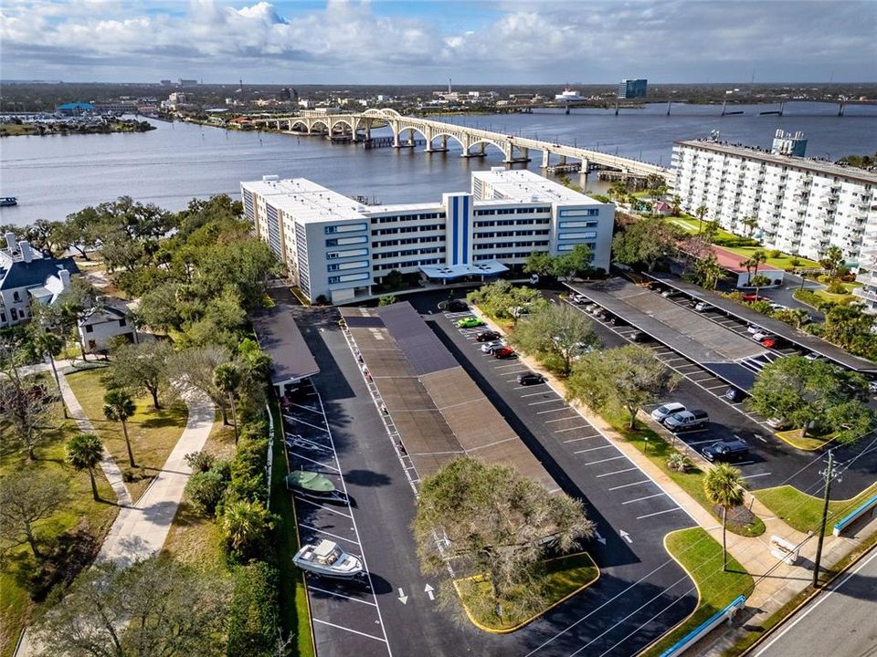 For Sale: $209,999 (2 beds, 2 baths, 1038 Square Feet)