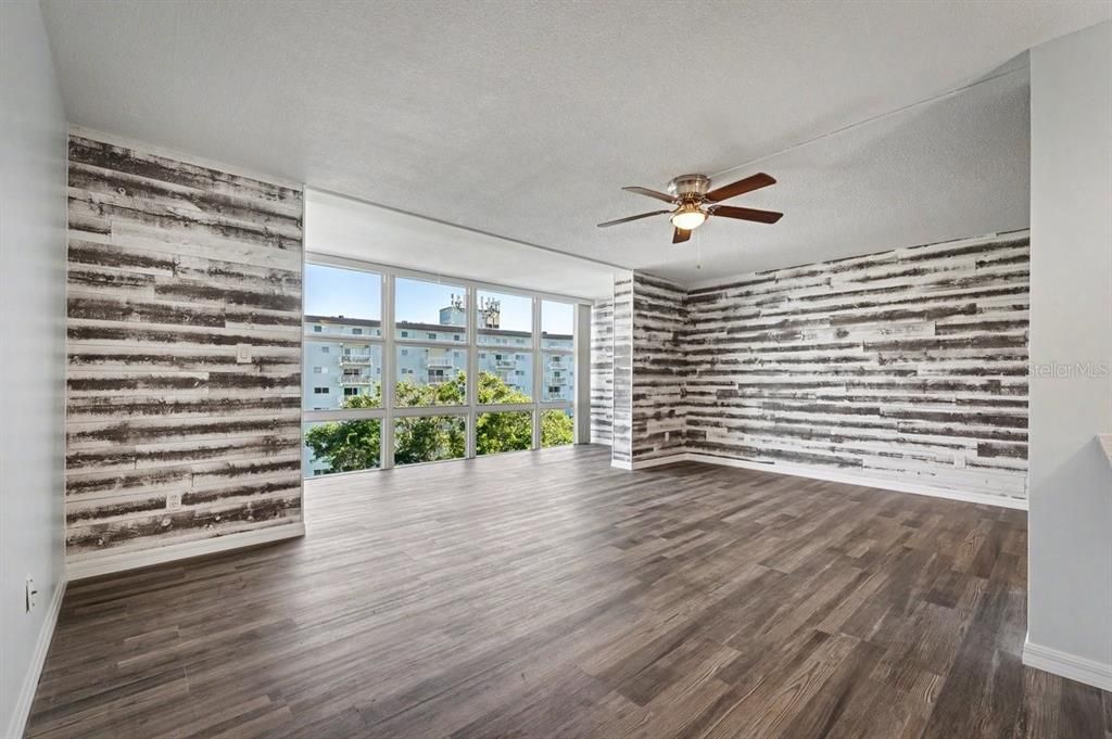 For Sale: $209,999 (2 beds, 2 baths, 1038 Square Feet)
