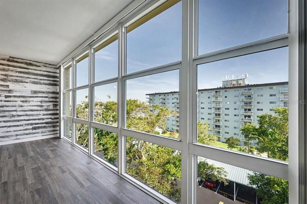 For Sale: $209,999 (2 beds, 2 baths, 1038 Square Feet)