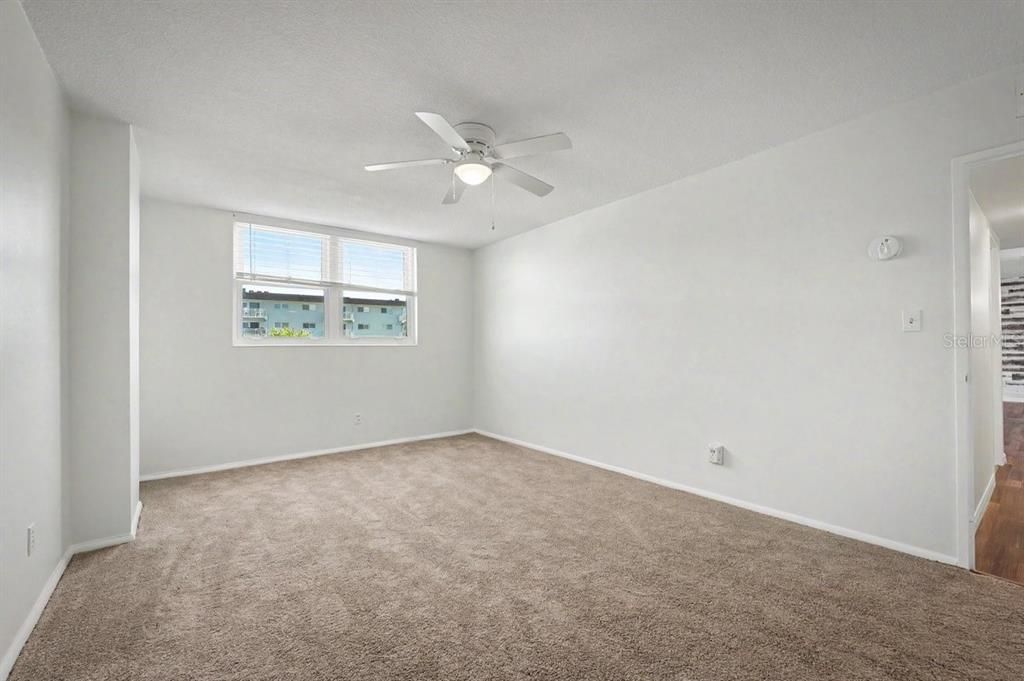 For Sale: $209,999 (2 beds, 2 baths, 1038 Square Feet)