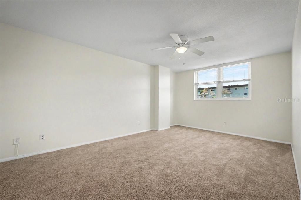 For Sale: $209,999 (2 beds, 2 baths, 1038 Square Feet)