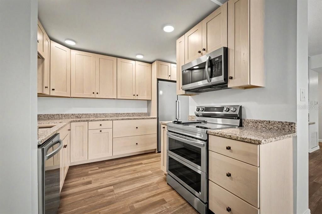 For Sale: $209,999 (2 beds, 2 baths, 1038 Square Feet)