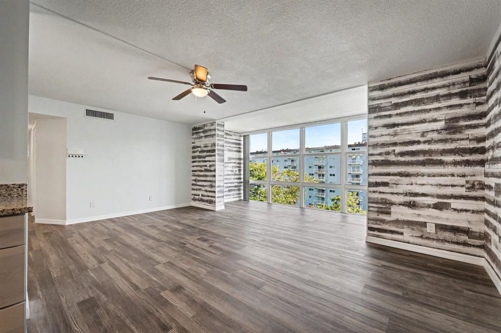 For Sale: $209,999 (2 beds, 2 baths, 1038 Square Feet)