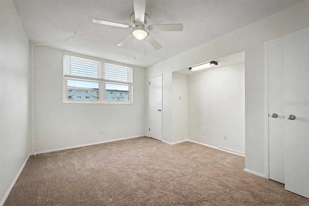 For Sale: $209,999 (2 beds, 2 baths, 1038 Square Feet)