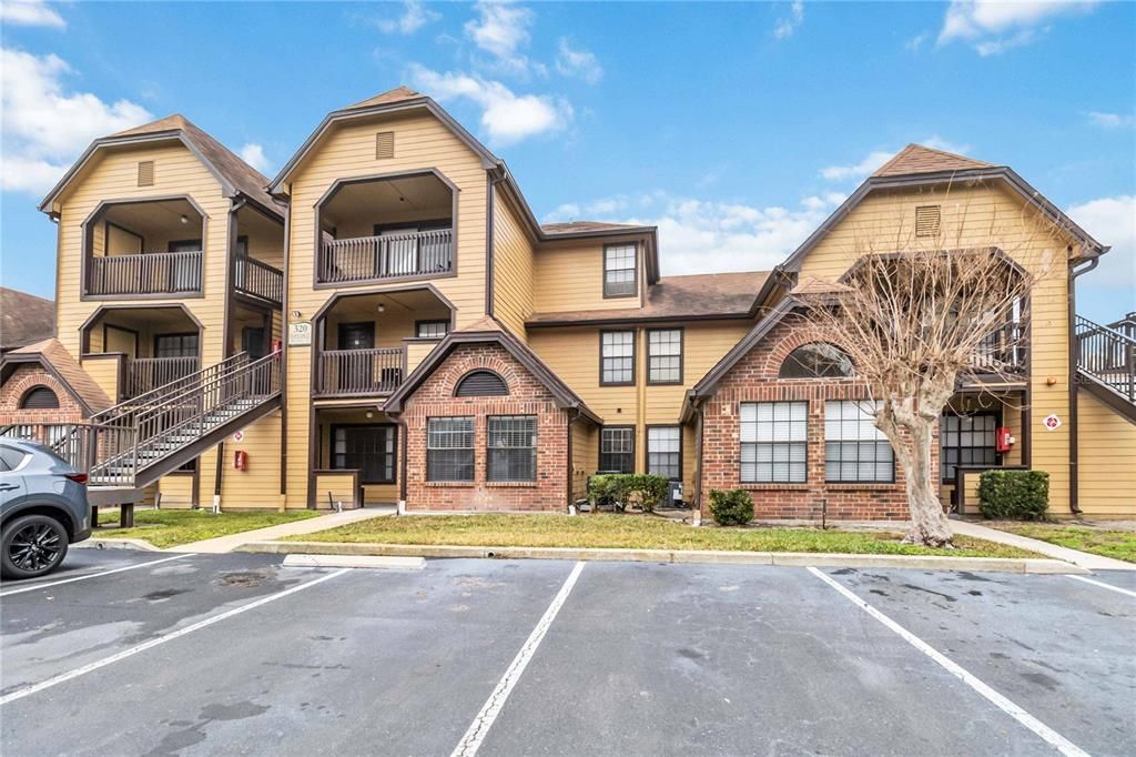 For Rent: $1,600 (2 beds, 1 baths, 867 Square Feet)