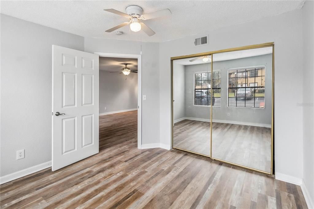 For Rent: $1,600 (2 beds, 1 baths, 867 Square Feet)