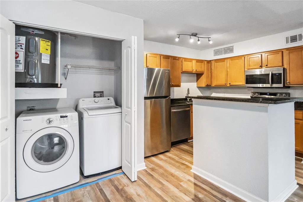 For Rent: $1,600 (2 beds, 1 baths, 867 Square Feet)