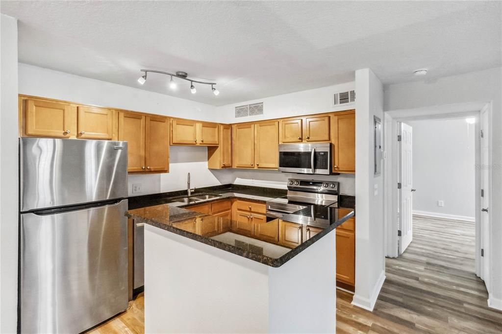 For Rent: $1,600 (2 beds, 1 baths, 867 Square Feet)