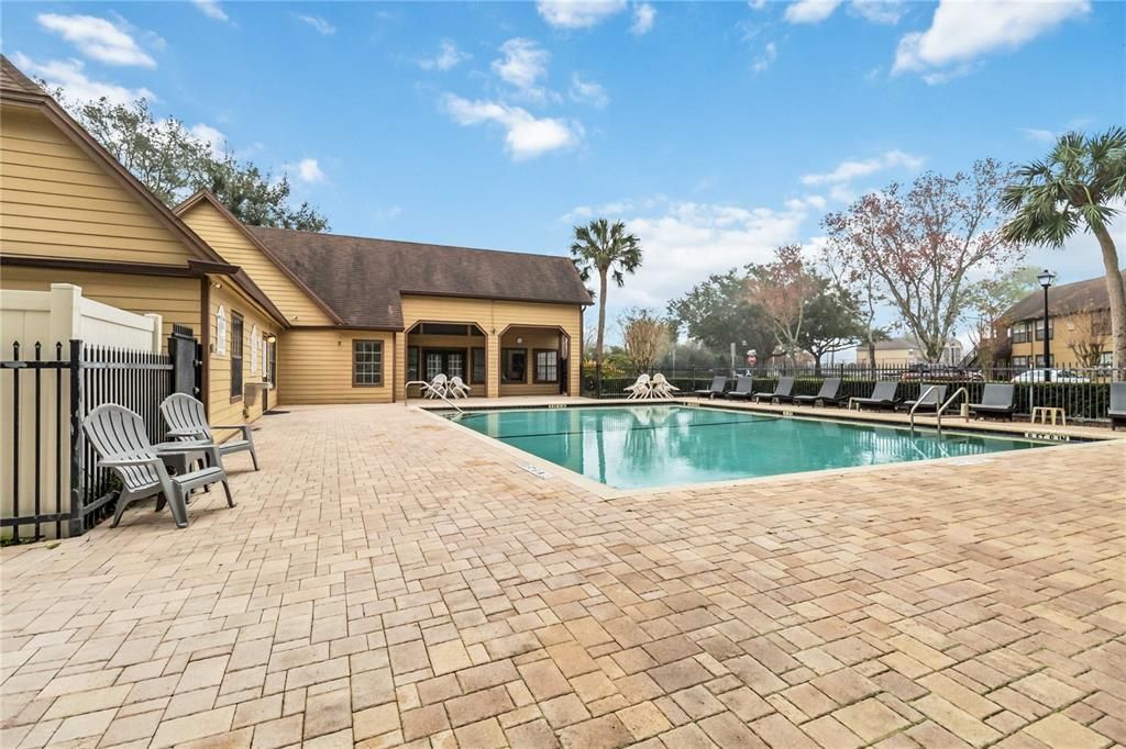For Rent: $1,600 (2 beds, 1 baths, 867 Square Feet)