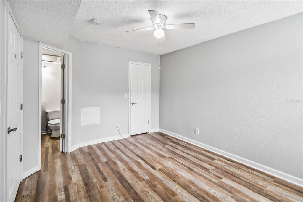For Rent: $1,600 (2 beds, 1 baths, 867 Square Feet)