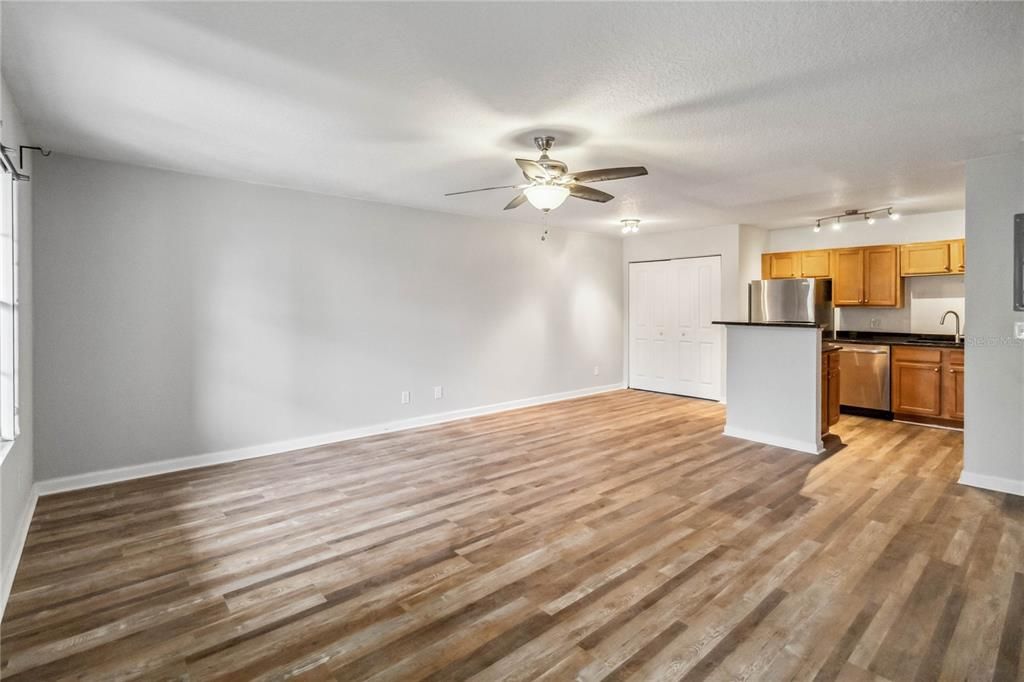 For Rent: $1,600 (2 beds, 1 baths, 867 Square Feet)