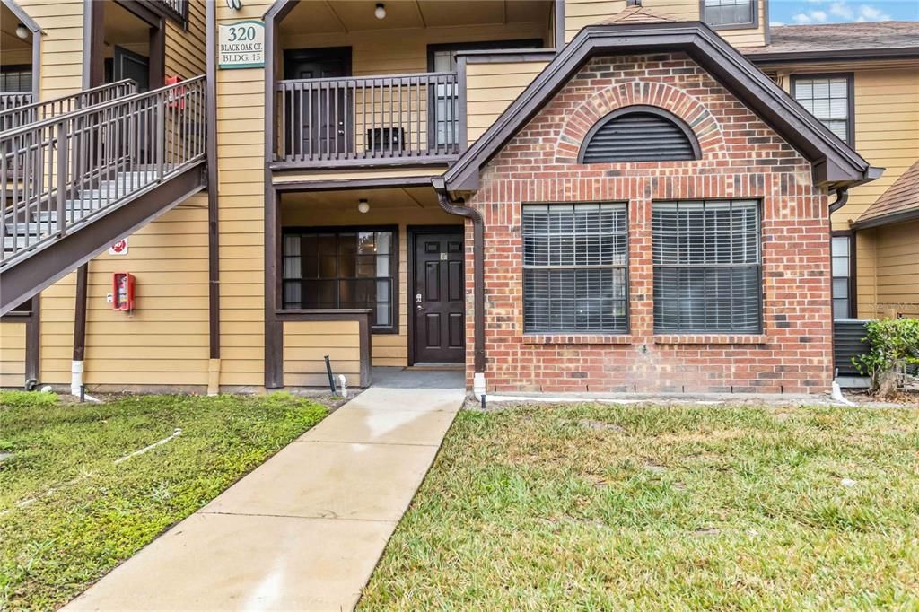 For Rent: $1,600 (2 beds, 1 baths, 867 Square Feet)