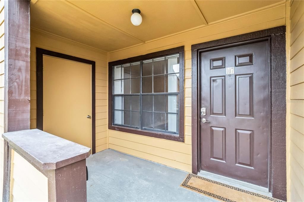 For Rent: $1,600 (2 beds, 1 baths, 867 Square Feet)