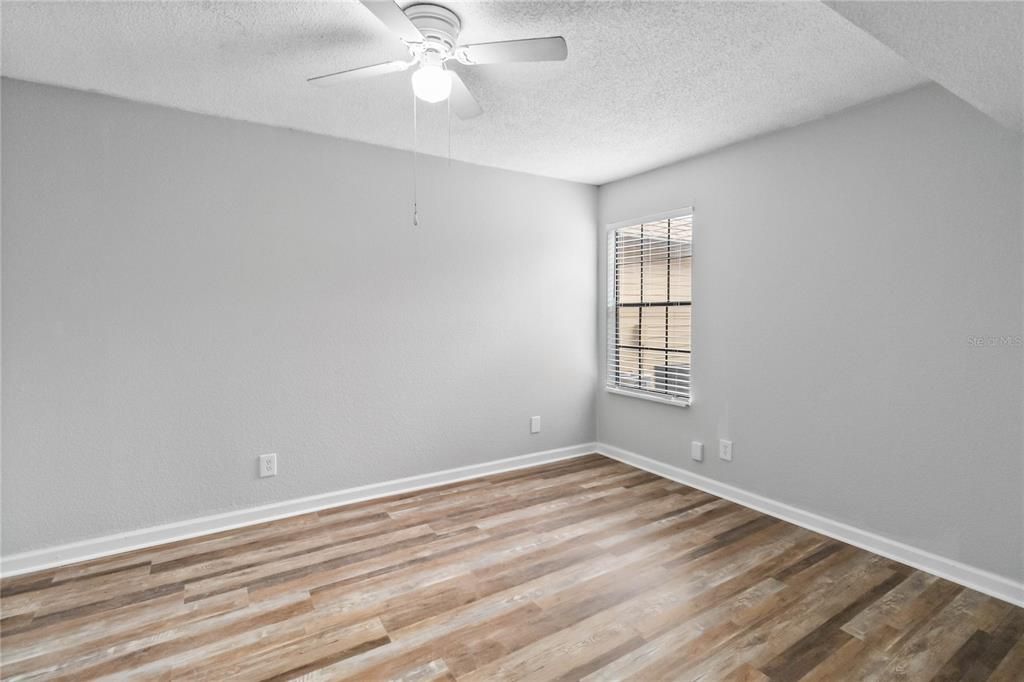 For Rent: $1,600 (2 beds, 1 baths, 867 Square Feet)