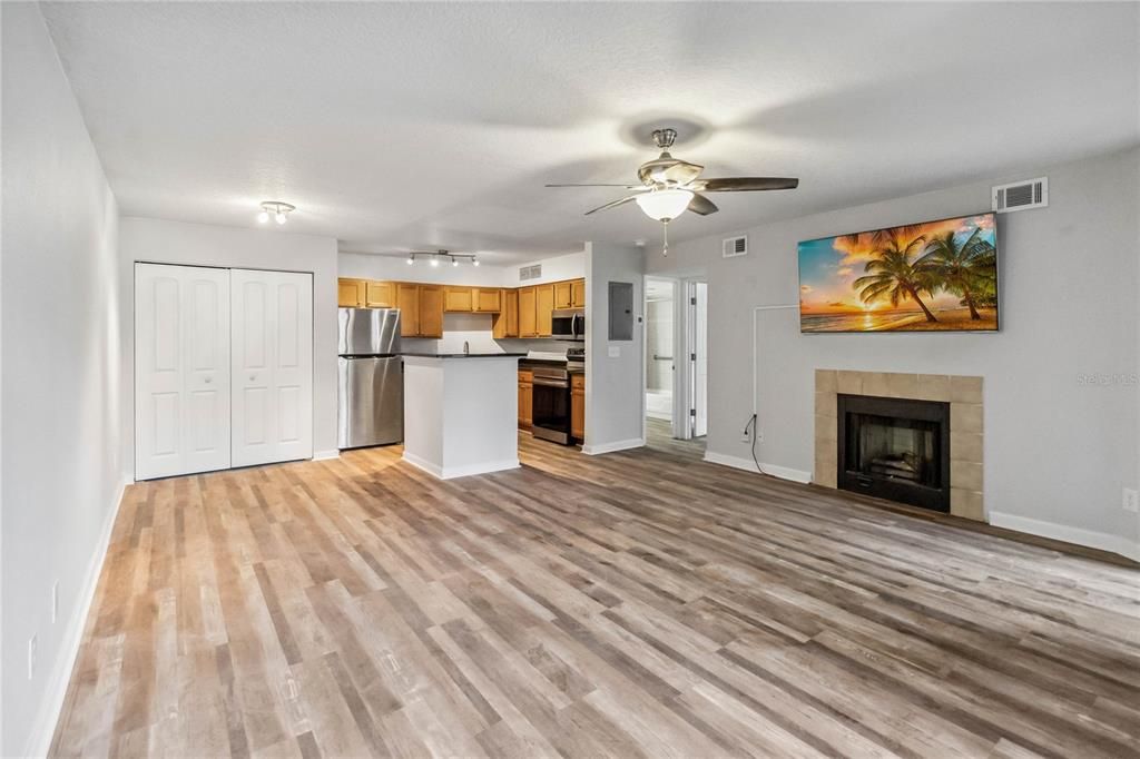 For Rent: $1,600 (2 beds, 1 baths, 867 Square Feet)