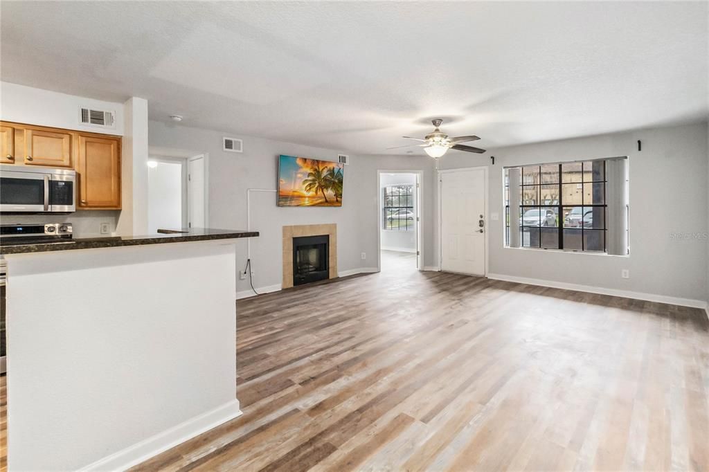 For Rent: $1,600 (2 beds, 1 baths, 867 Square Feet)