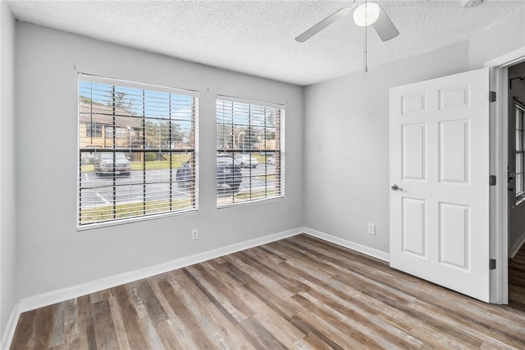 For Rent: $1,600 (2 beds, 1 baths, 867 Square Feet)
