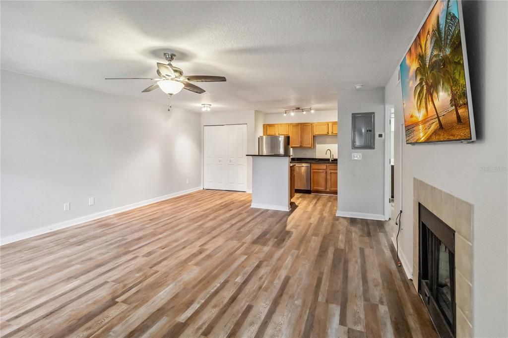 For Rent: $1,600 (2 beds, 1 baths, 867 Square Feet)