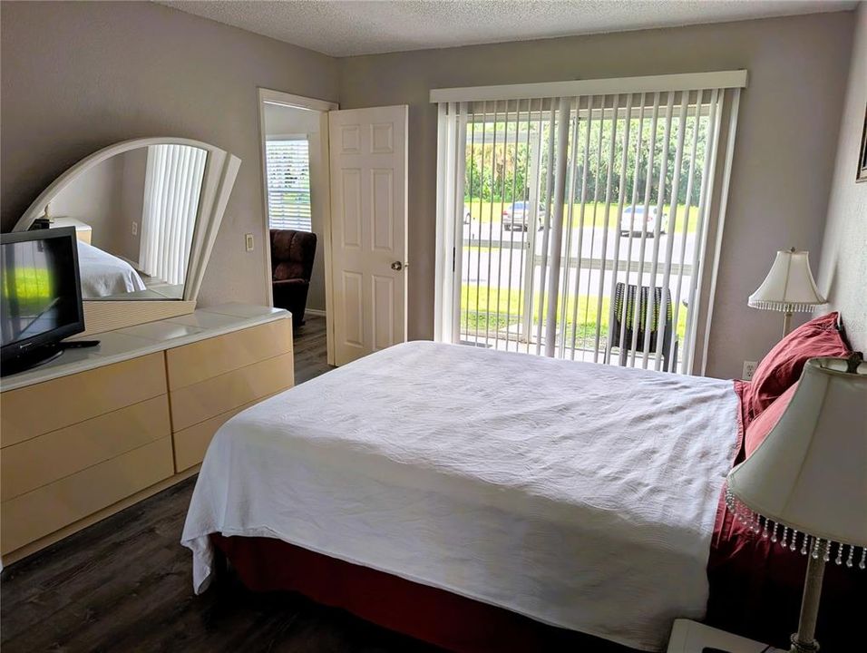For Sale: $135,000 (2 beds, 2 baths, 848 Square Feet)