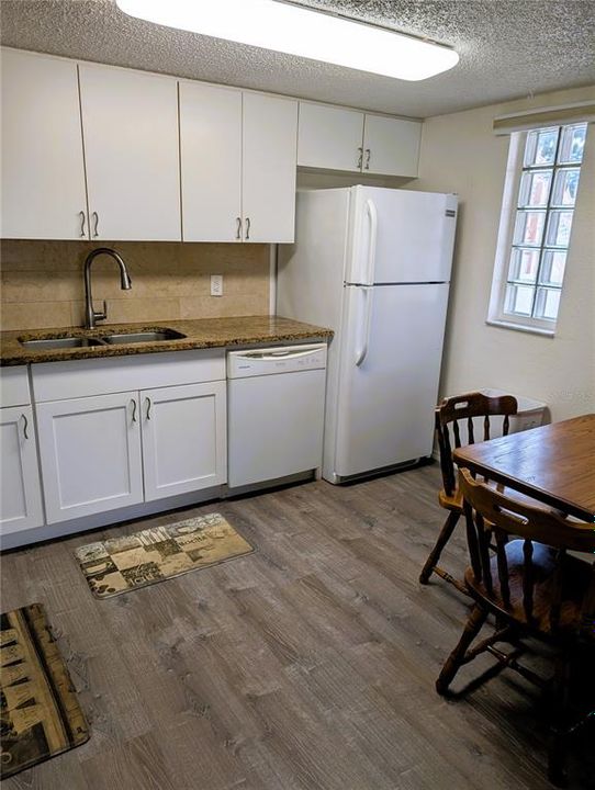 For Sale: $135,000 (2 beds, 2 baths, 848 Square Feet)