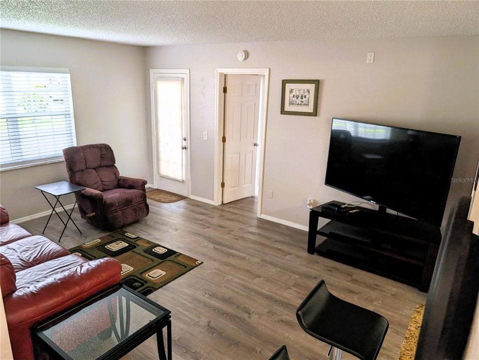 For Sale: $135,000 (2 beds, 2 baths, 848 Square Feet)
