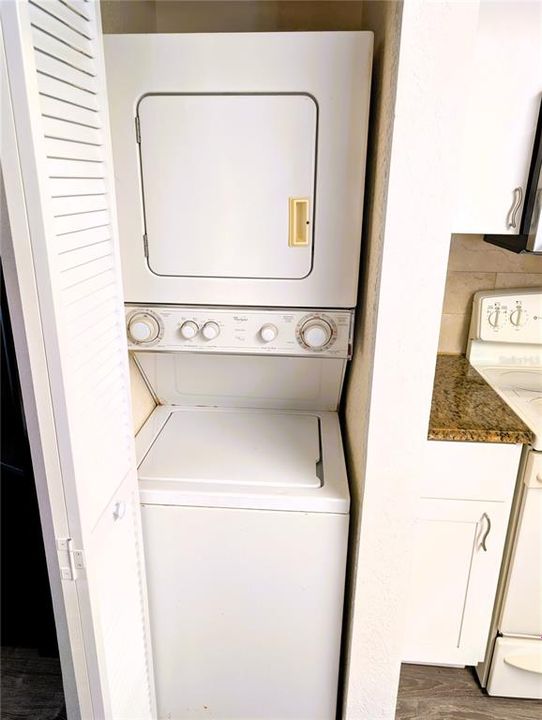 For Sale: $135,000 (2 beds, 2 baths, 848 Square Feet)